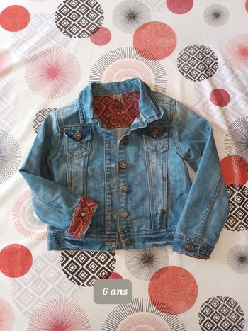 Blouson en jeans 👧 taille 6 ans comme neuf