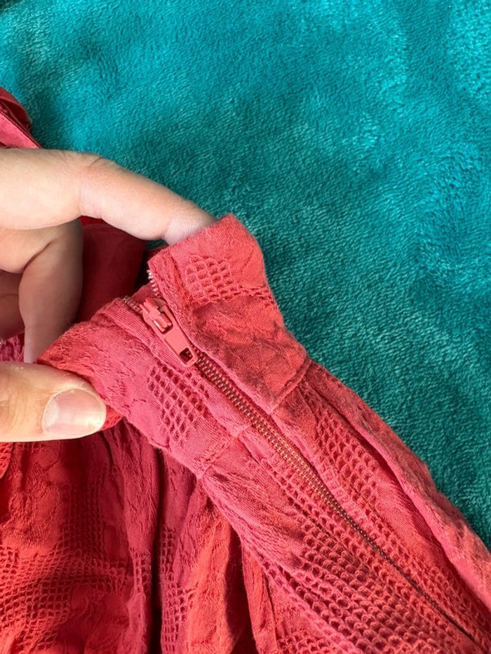 Robe rouge avec fleurs 6 ans - photo numéro 5
