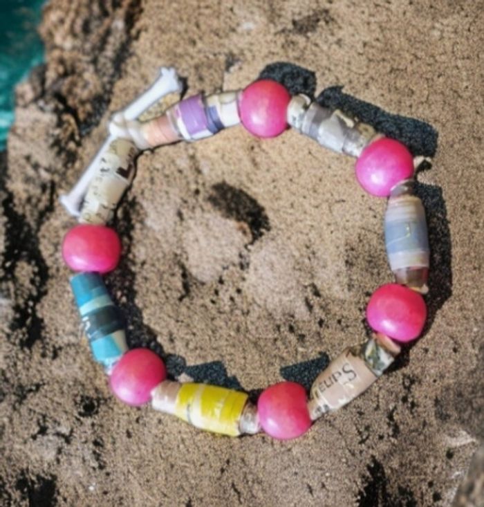 Bracelet multicolore papier journaux