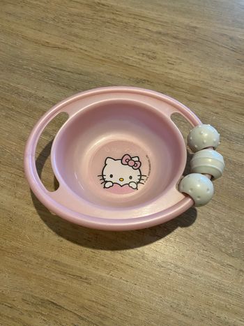 Assiette bébé hello kitty en très bonne état