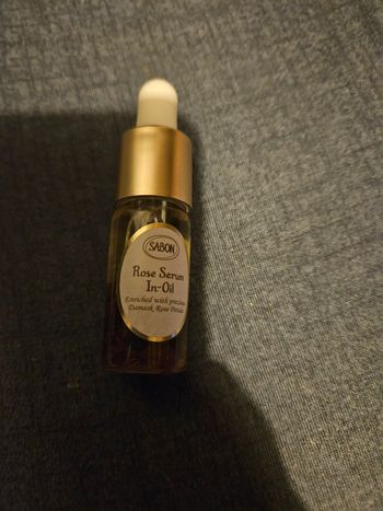 Rose serum in oil