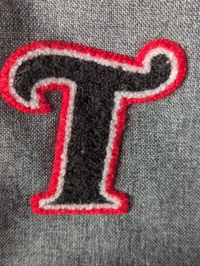 Sac à dos Tann's rouge, bleu et gris brodé T – modèle T'max - photo numéro 3