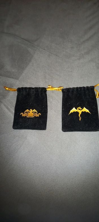 2 pochettes en velours pour bijoux ou autre