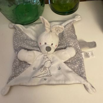 Doudou  de secours  lapin et attache tétine