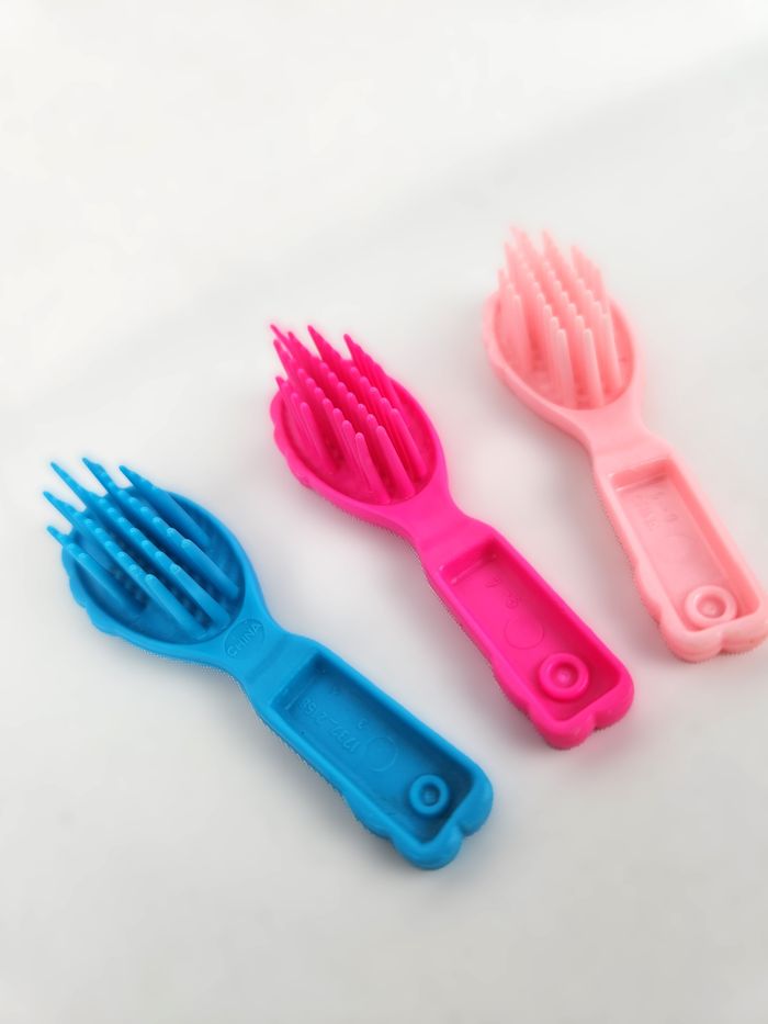 Lot de 3 Mini Brosses (Rose, Fuchsia, Bleu) Poupée Barbie Jouet Vintage - photo numéro 2