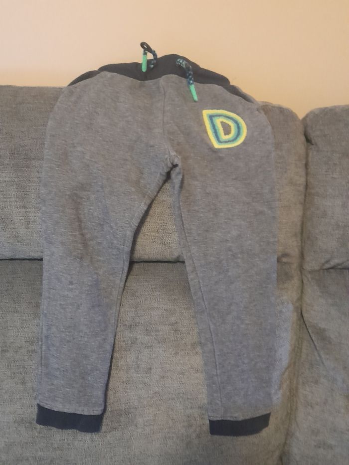 Jogging 6 ans du pareil au même garçon tbe