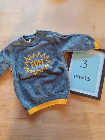 Pull pour garçon taille 3mois très bon état