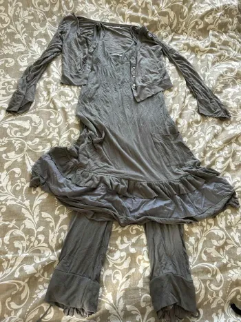 Ensemble 3 pièces gris  mais il les ou le soleil ?Taille S
