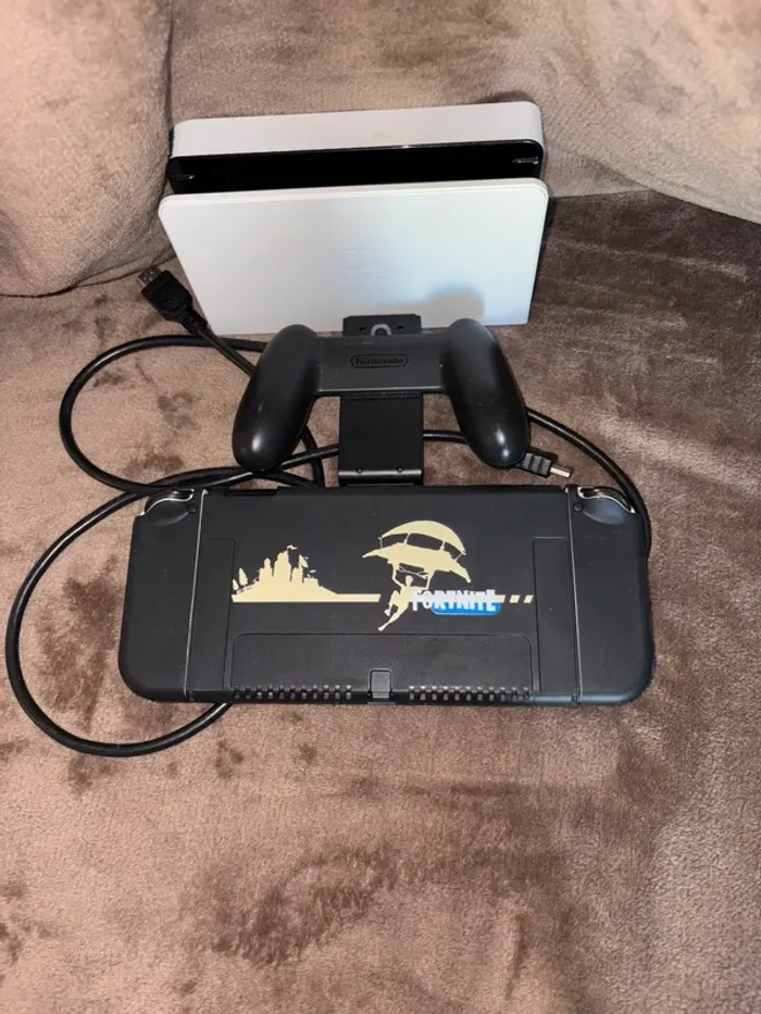 Console Nintendo Switch Oled en très bon état - photo numéro 4