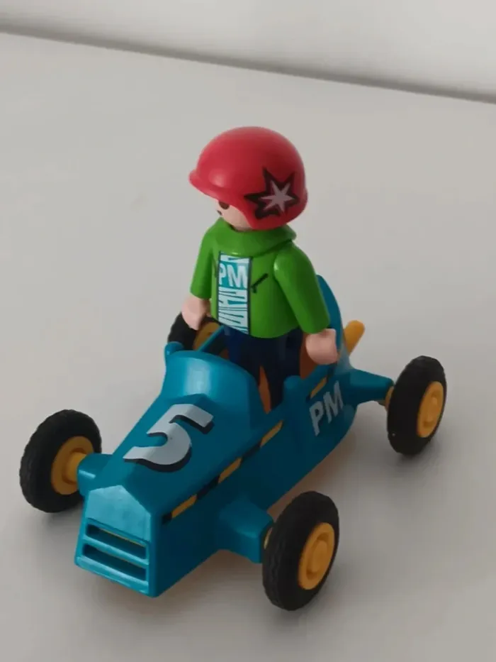 Enfant avec kart playmobil - photo numéro 2
