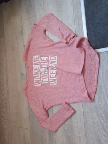 Pull léger rose très clair, inscriptions blanches, 146/152