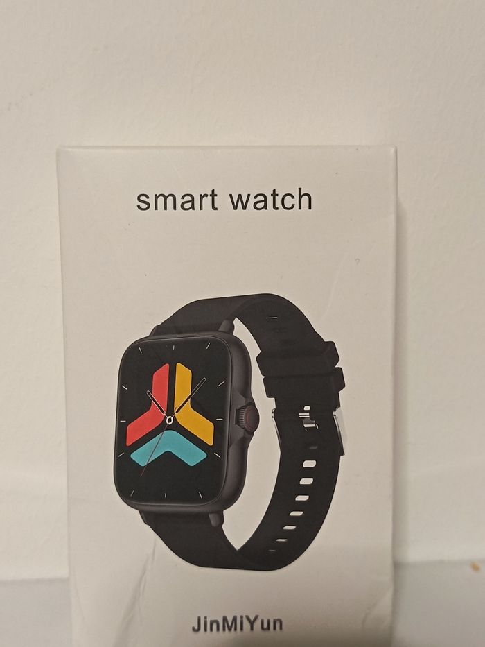 Montre connectée neuve dans sa boîte d'origine - photo numéro 1