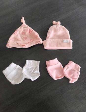 Lot de 2 bonnets et 2 paires de moufles
