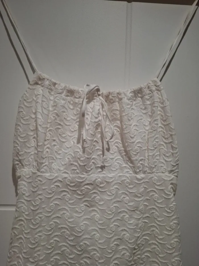 Jolie robe blanche brodée 36 Très bon état - photo numéro 5