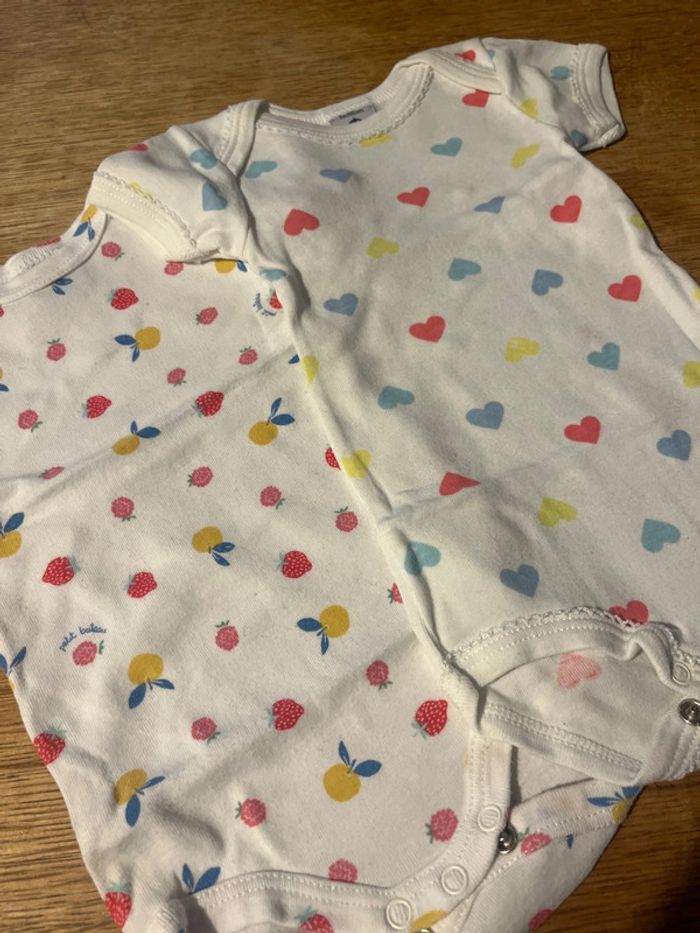 Lot 2 bodies manches courtes Petit bateau - photo numéro 2