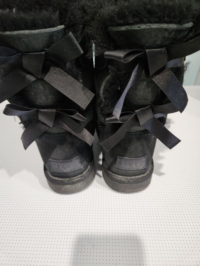 Bottines Ugg noires femme noeuds 38
