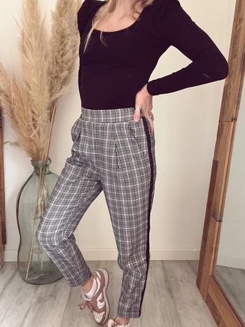 Magnifique pantalon à carreaux gris noir et rose strasdivarius xs