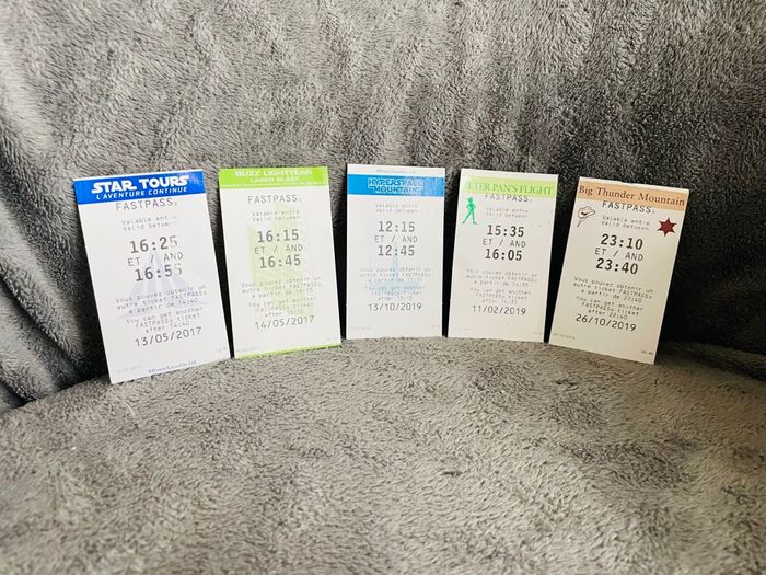 Lot souvenirs Disneyland Paris fast pass attractions - photo numéro 1