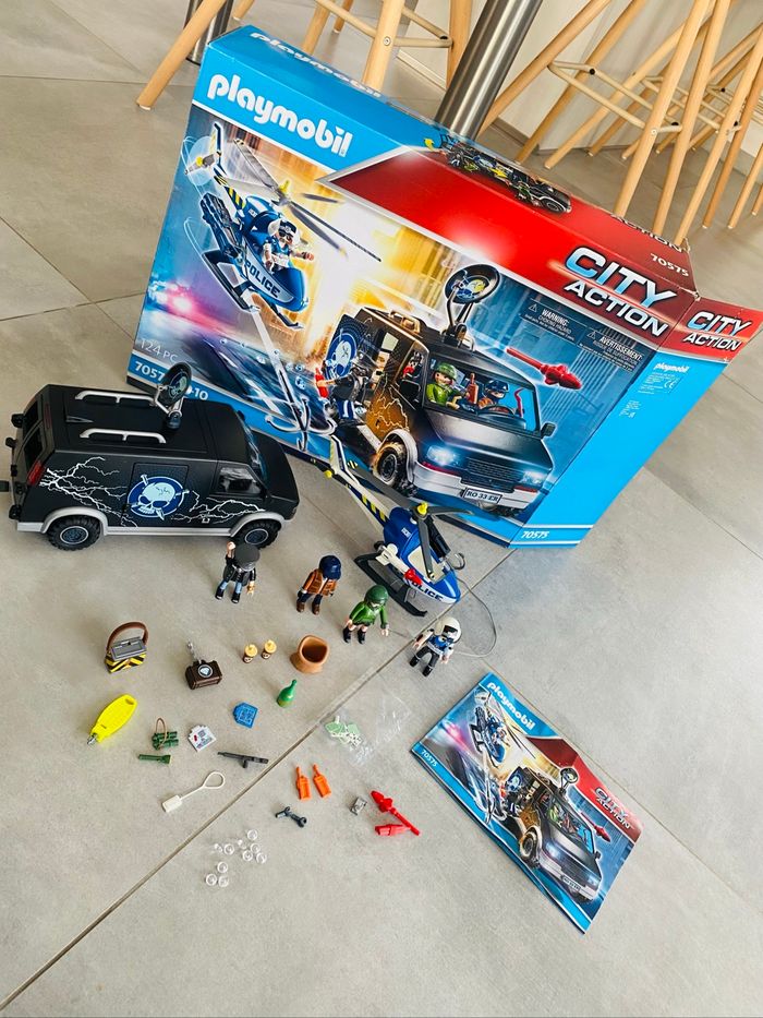 Playmobil city 70575 camion de bandits et policier