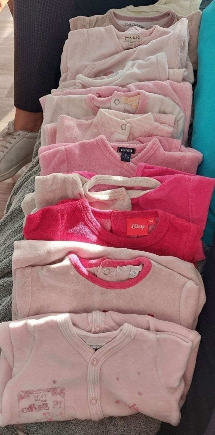 Vends le lots complets ou par catégorie d'articles.les body on était vendu j'ai donc baisser le prix - photo numéro 2