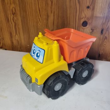Gros camion benne travaux jaune et orange ecoiffier