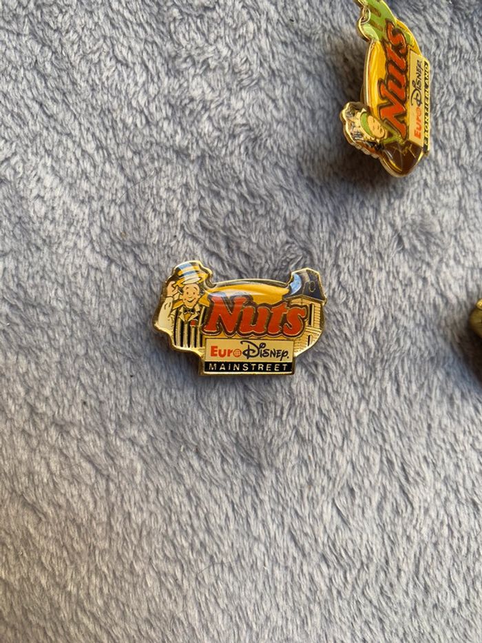 Lot de 10 pin’s broche euro Disney Buitoni, kitkat, nuts, philips, lion, kodak et vittel - photo numéro 5