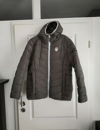 Manteau à capuche de la marque Navahoo, doudoune