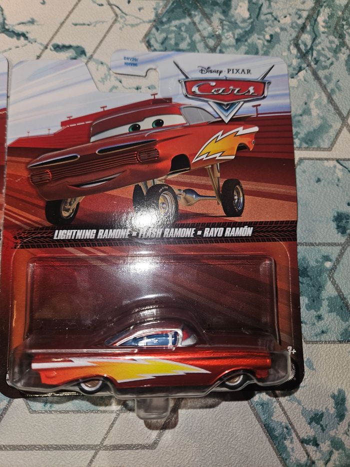 2 voitures cars Mattel neuves rare série spéciale - photo numéro 2