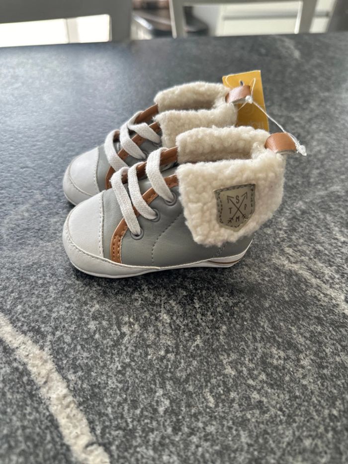 Chaussures bébé garçon taille 3-6 mois neuves avec étiquette - photo numéro 2