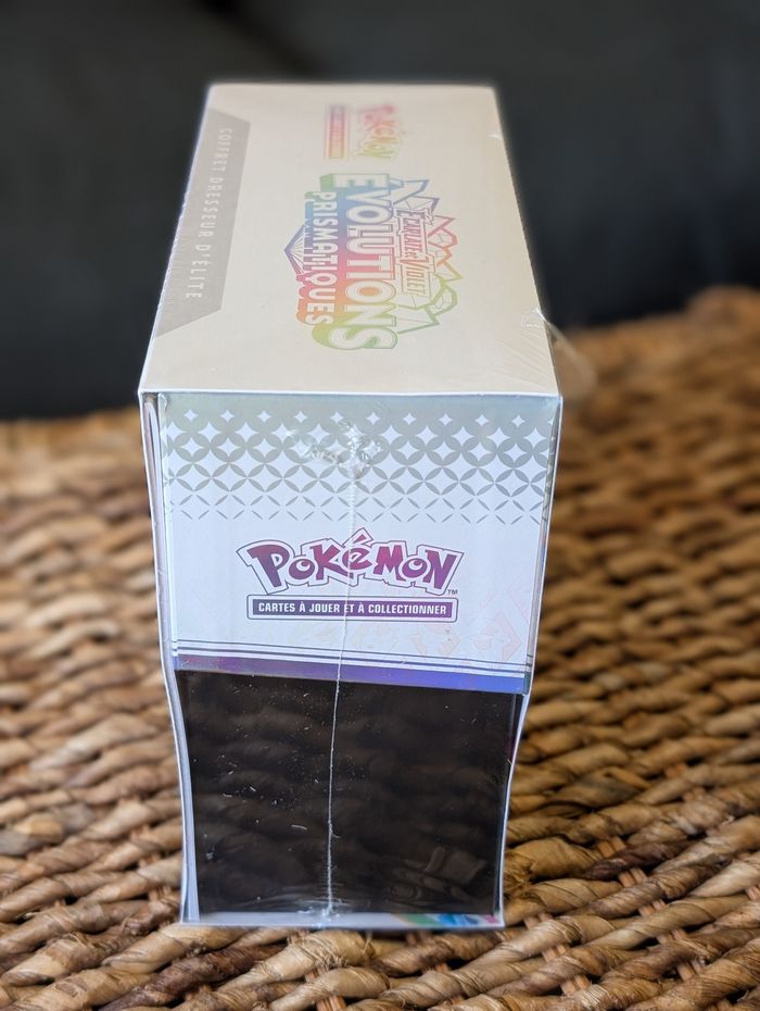Coffret Pokémon ETB Coffret Dresseur d'élite Évolutions Prismatiques Evoli EV8.5 fr - photo numéro 3