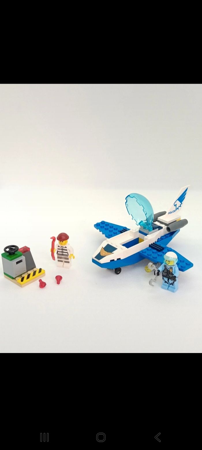Figurine LEGO City 60206 Le jet de patrouille de la police 
Complet