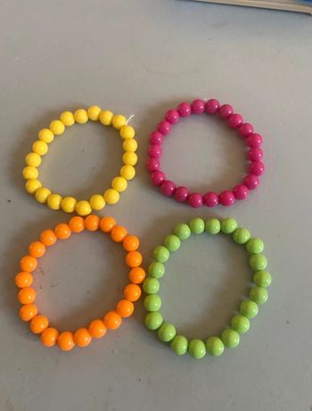 Lot de 4 bracelet perle fluo neuf