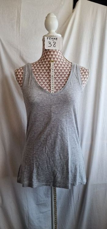 Débardeur, gris, en coton&polyester, en très très bon état, longueur 59cm, largeur d'épaule