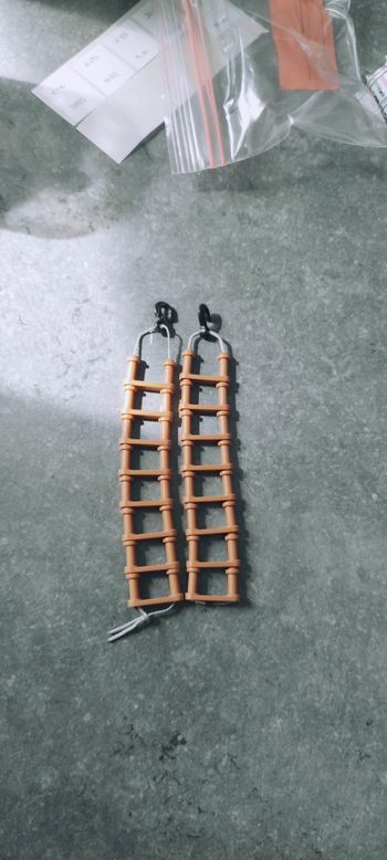 (A16) Playmobil 2 échelles marrons à suspendre