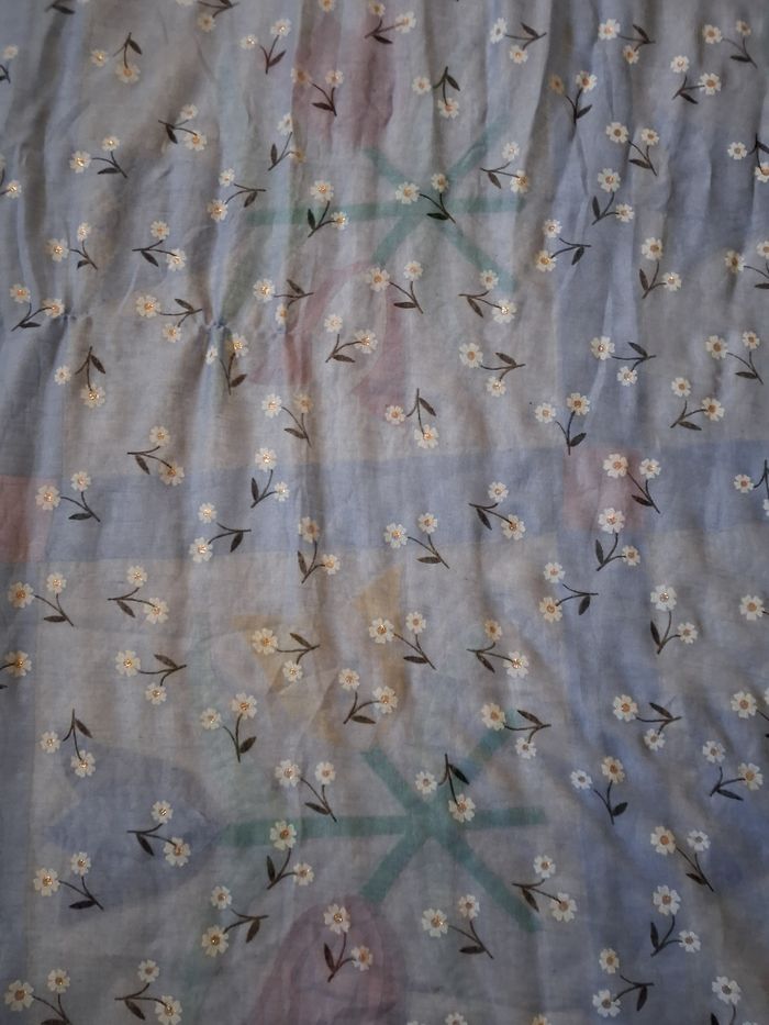 Echarpe fleurie bleue - photo numéro 2