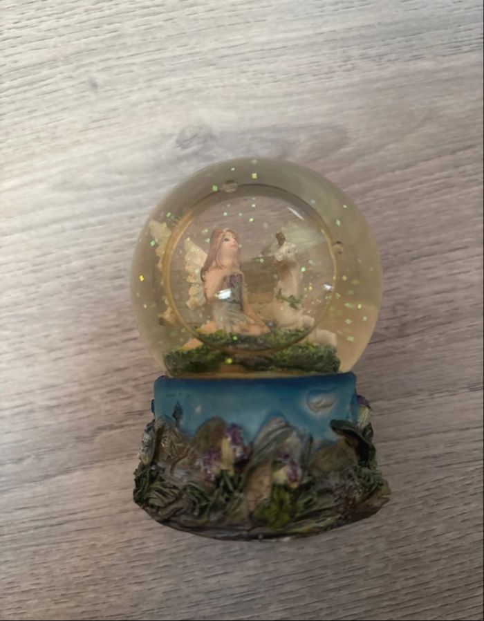 Boule de neige fée et licorne