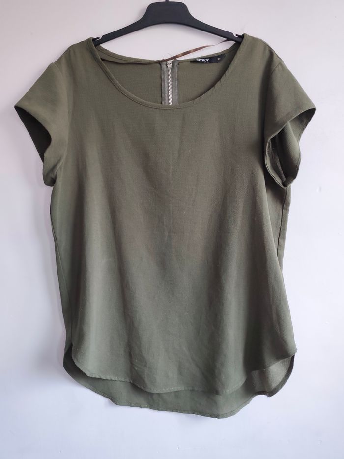 Haut fluide kaki Only taille 34 – manches courtes, zip dos