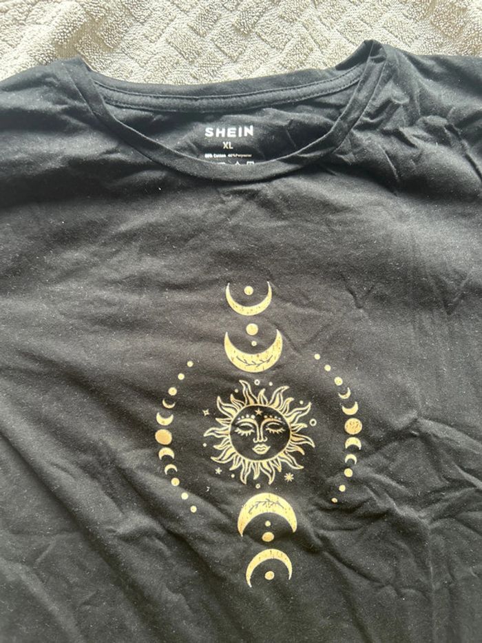 T-shirt noir à motifs - photo numéro 2