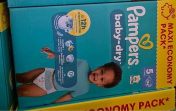 1 carton de couches Pampers