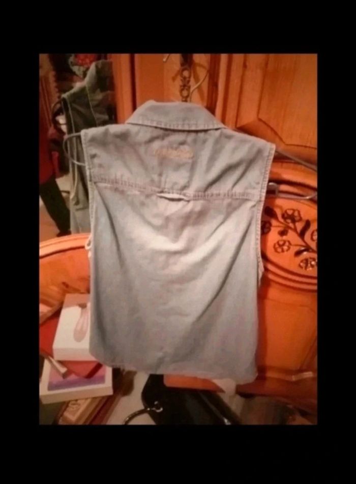 Chemise en jean sans manche - photo numéro 2