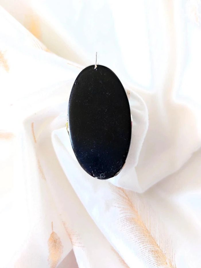 Magnifique pendentif noir avec fleurs et feuilles d'or - photo numéro 5