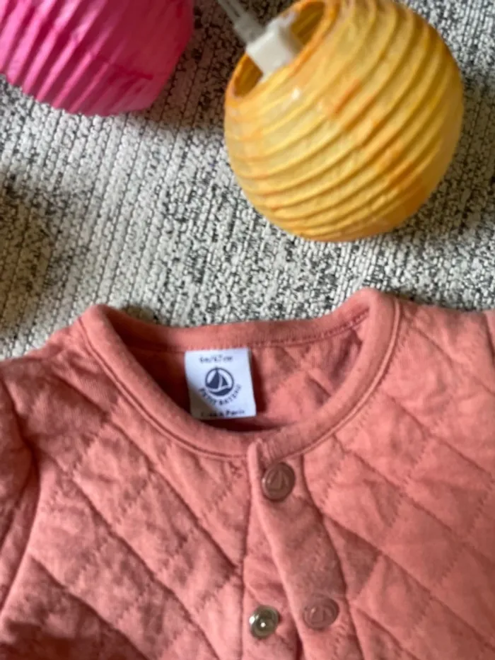 Ensemble corail matelassé Petit bateau 6 mois - photo numéro 2
