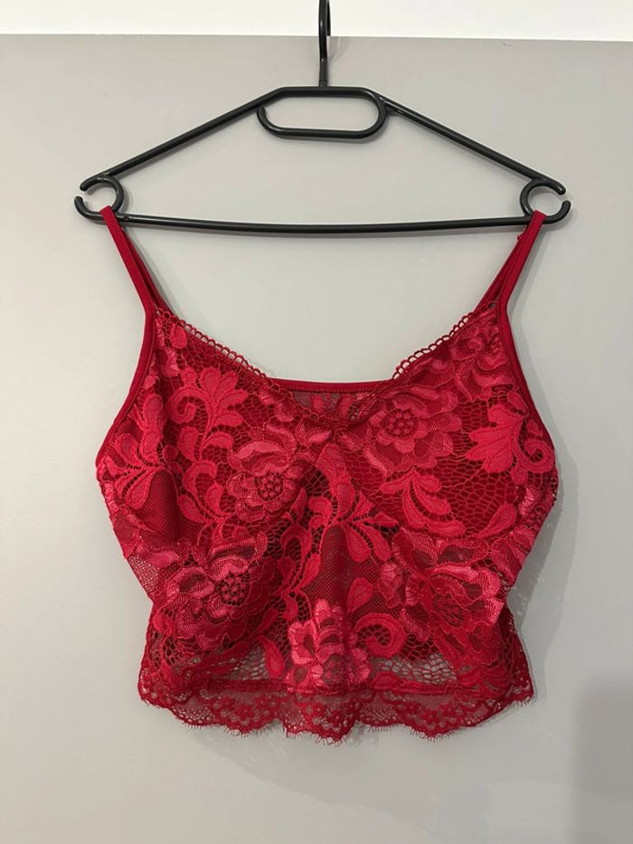 Petit top en dentelle rouge Shein taille M