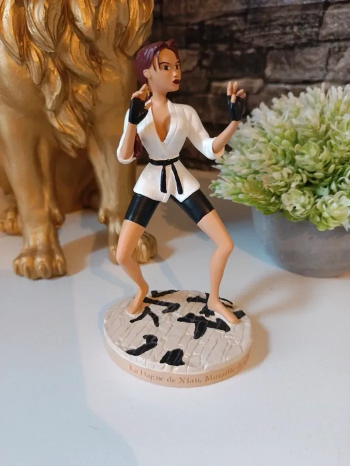 Figurine tomb raider