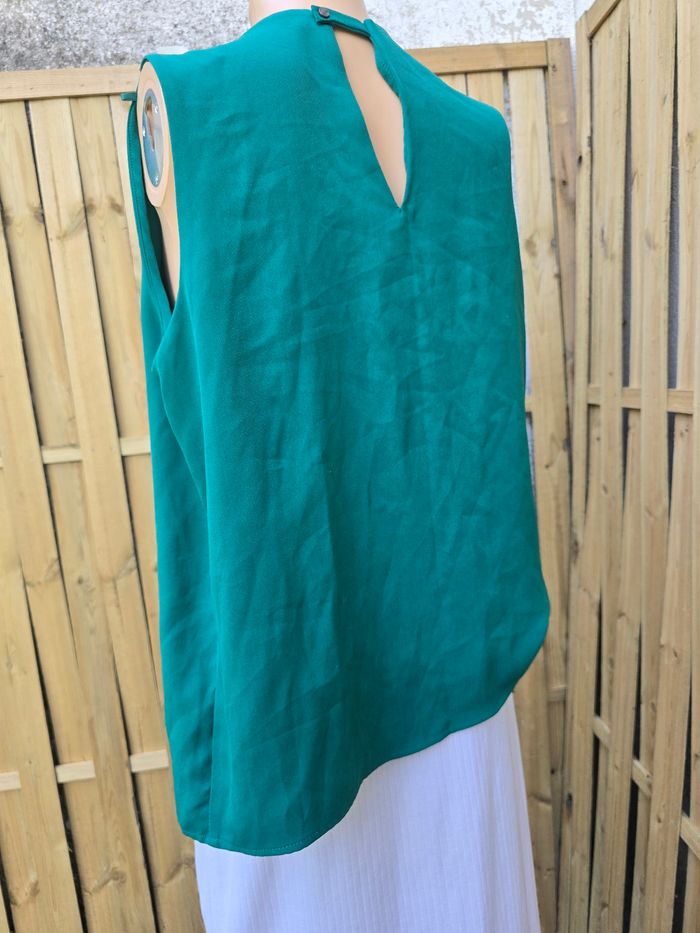 Blouse couleur vert 🍒mango🍒portée 1 fois Taille M/L - photo numéro 3