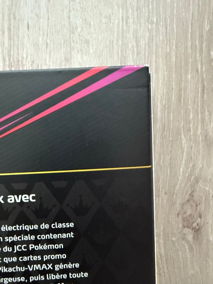 Coffret Pokémon Pikachu V-Max Zénith surprême EB12.5 - photo numéro 5