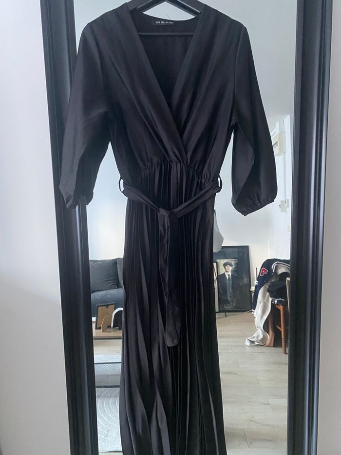 Robe satinée plissée