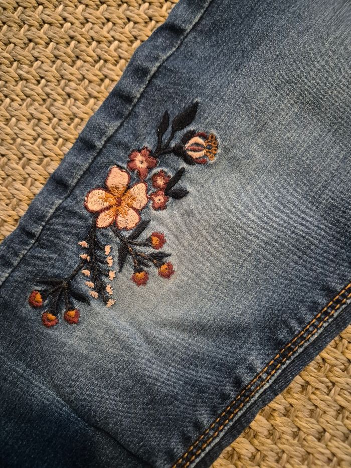 Jean treggings avec broderie fille - 8 ans - photo numéro 4