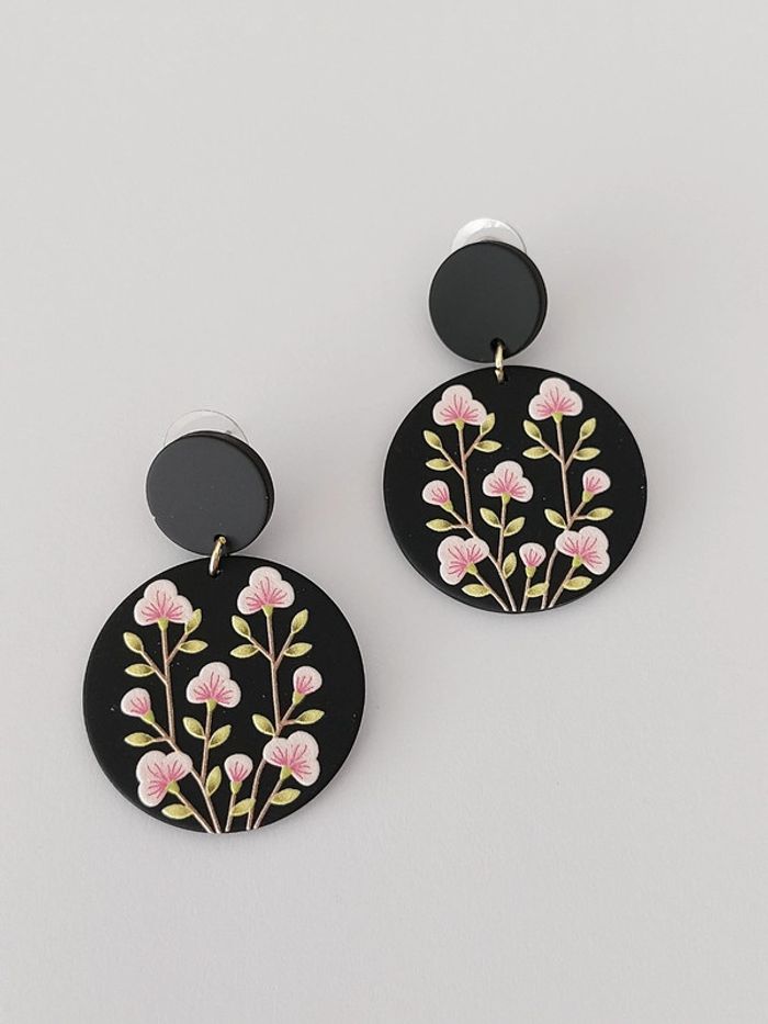 Boucles d'oreilles bohème fleurie - tendance estivale 🌸 - photo numéro 2