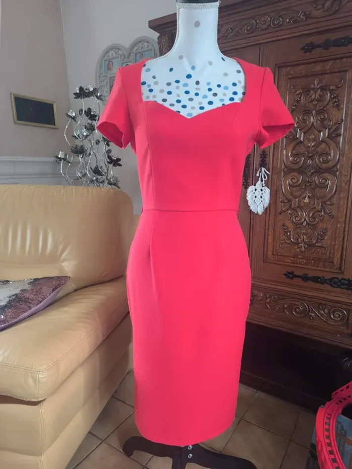 Superbe robe rouge corail
